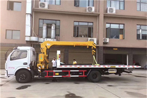 平南附近汽车轮胎更换